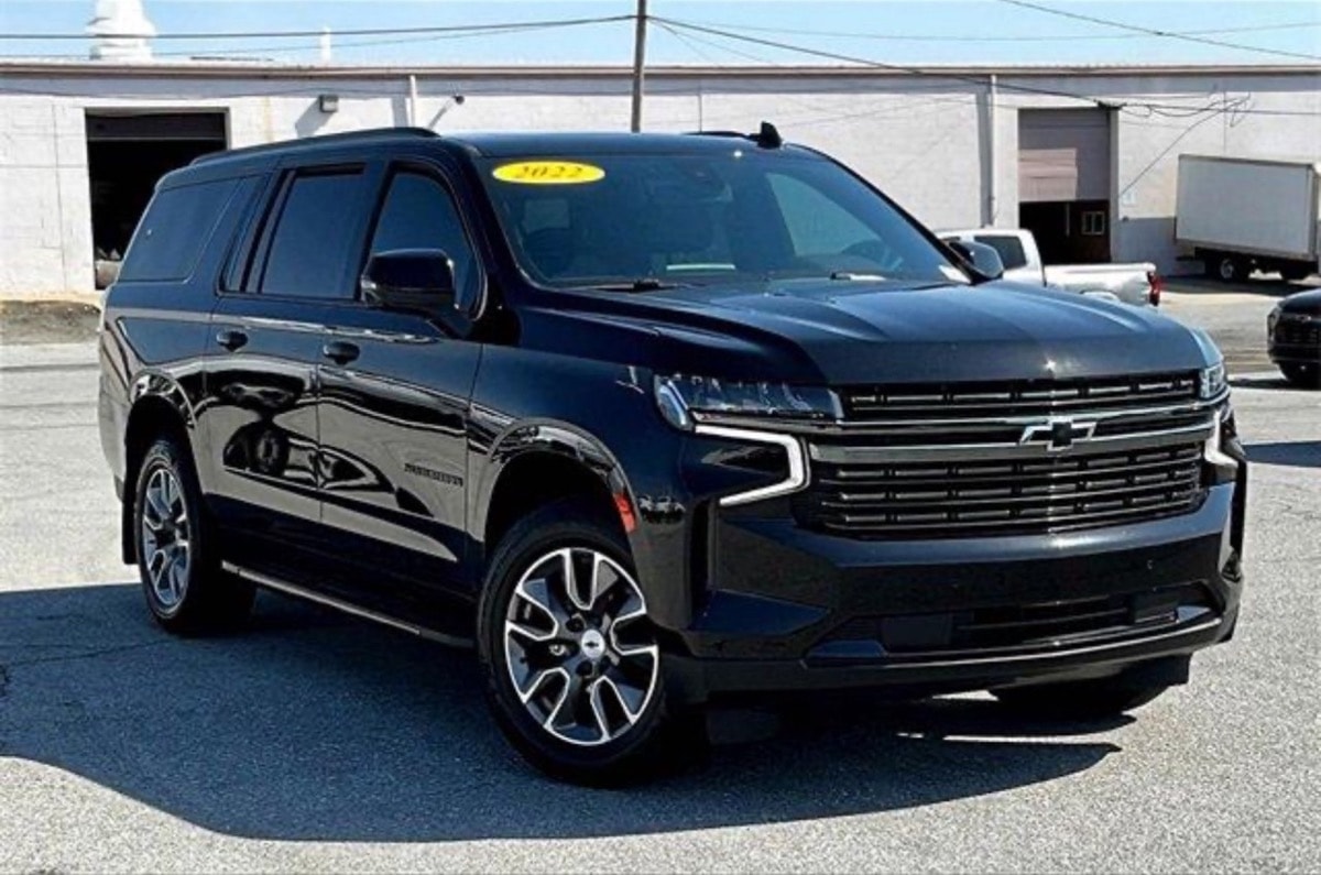 Chevy Suburban — photo 1