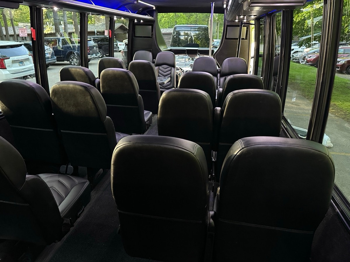 28 Passenger Executive Bus — photo 11