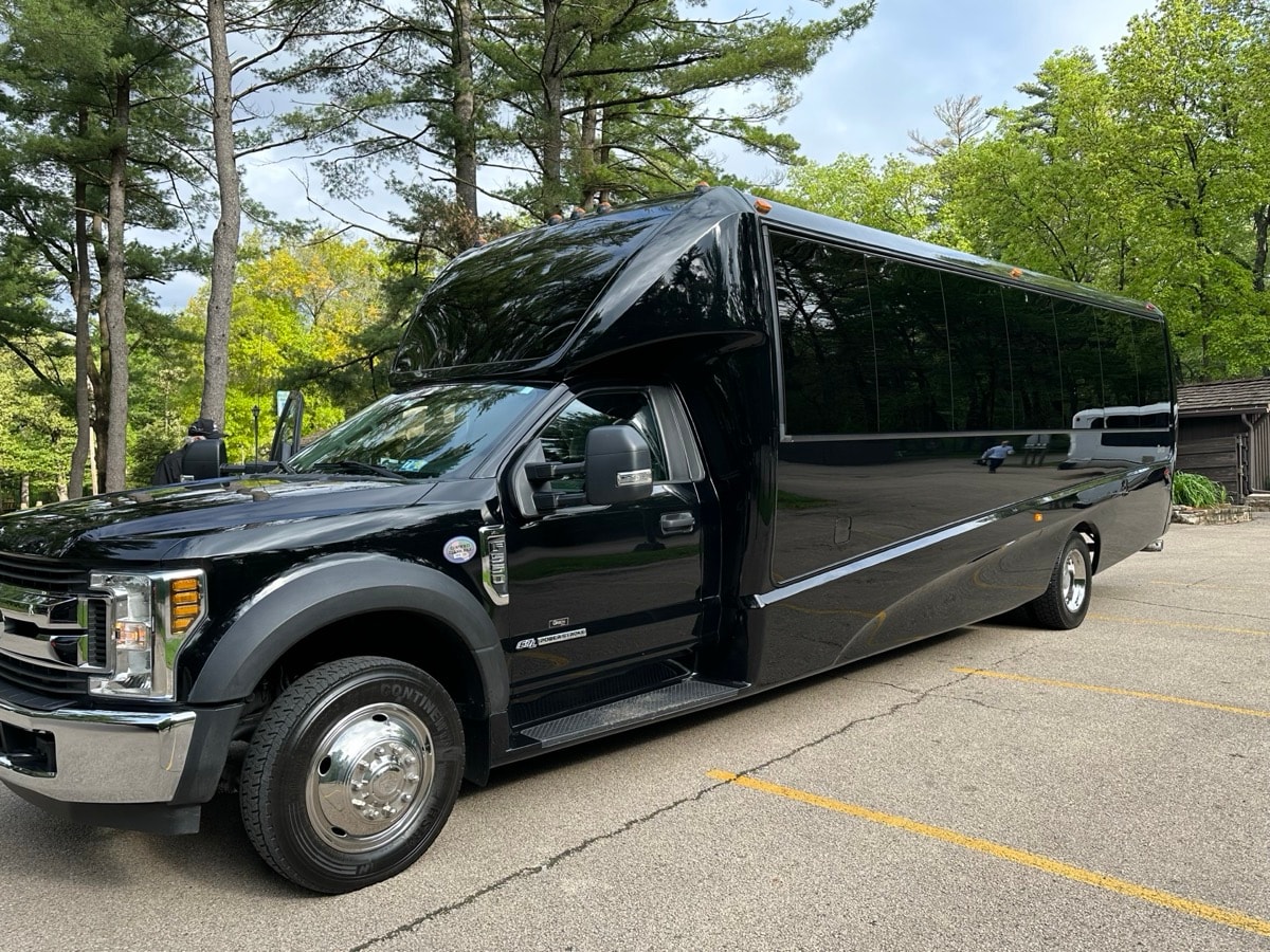 28 Passenger Executive Bus — photo 12