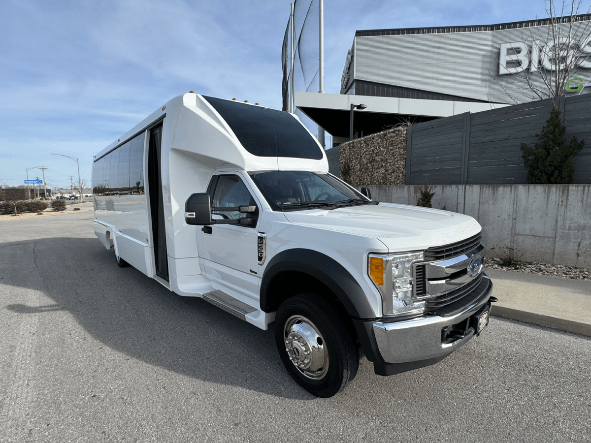 28 Passenger Executive Bus — photo 1