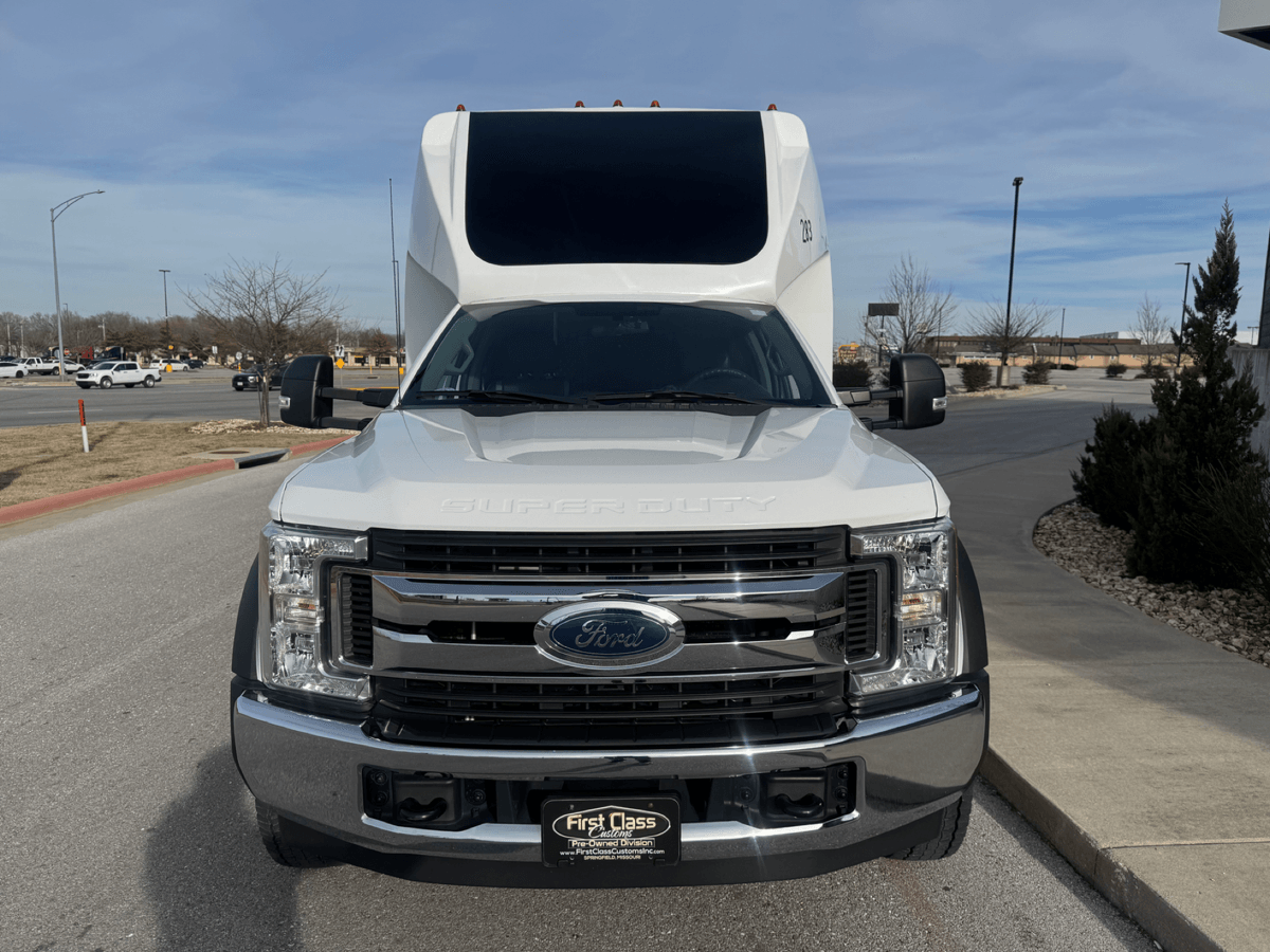 28 Passenger Executive Bus — photo 3