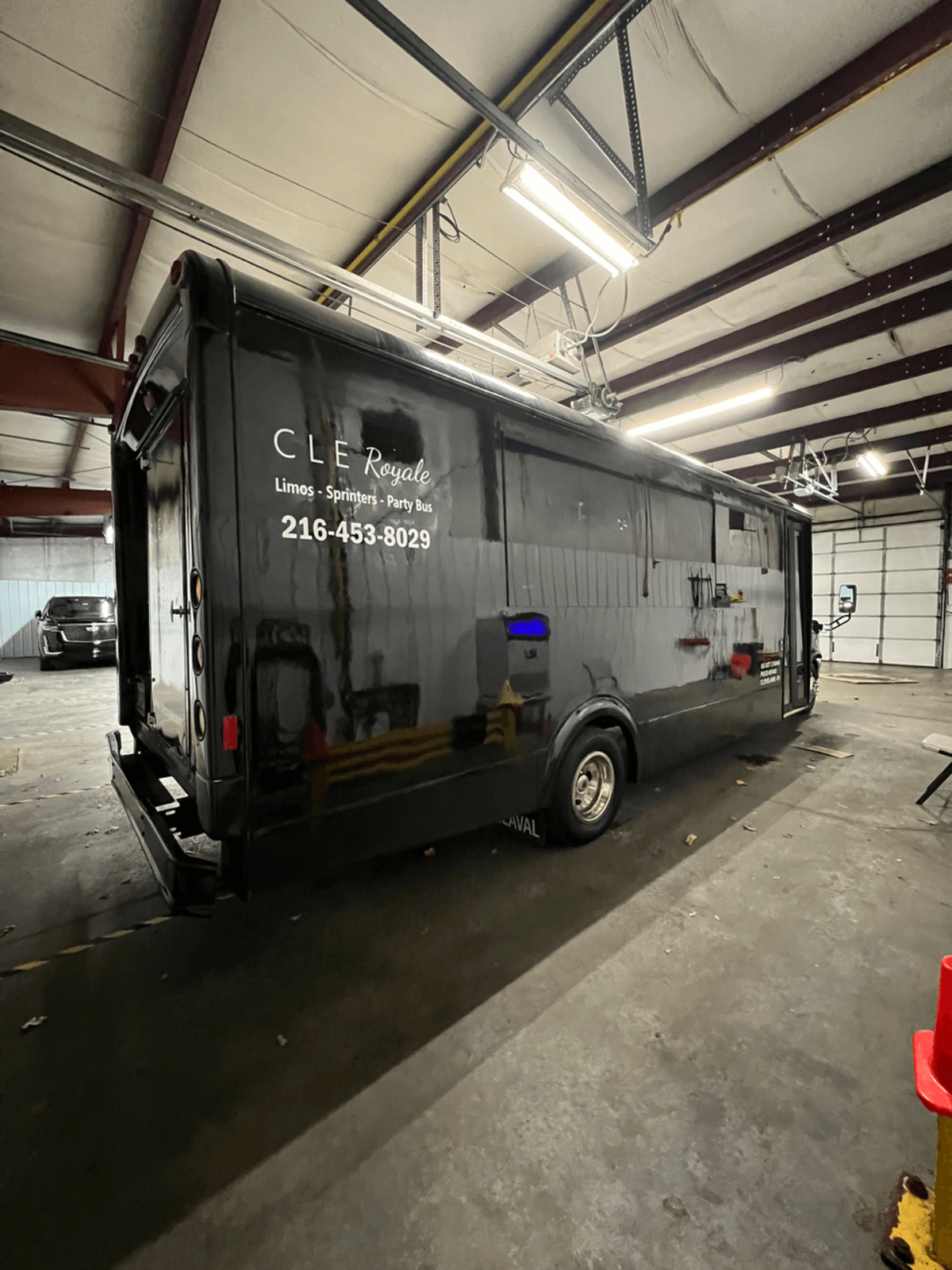 20 Passenger Bus – Black Diamond — photo 3