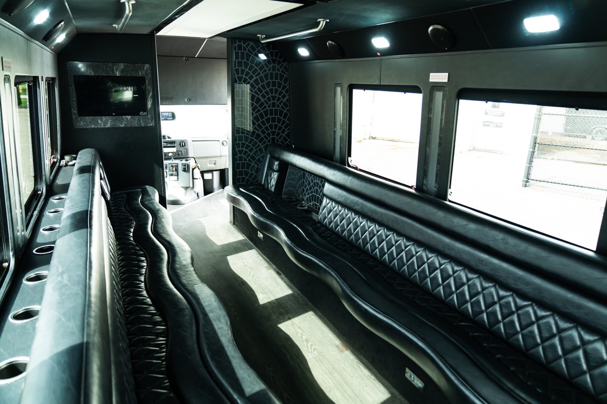 20 Passenger Bus – Black Diamond — photo 4