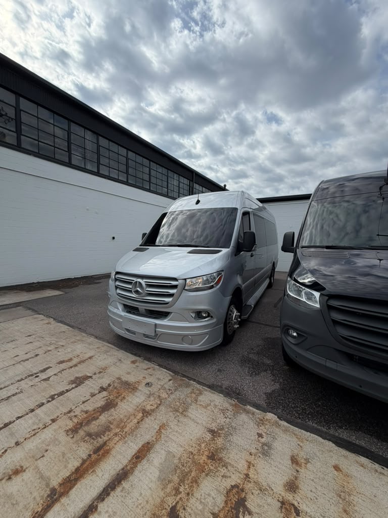 Silver Mercedes Limo Sprinter — photo 1